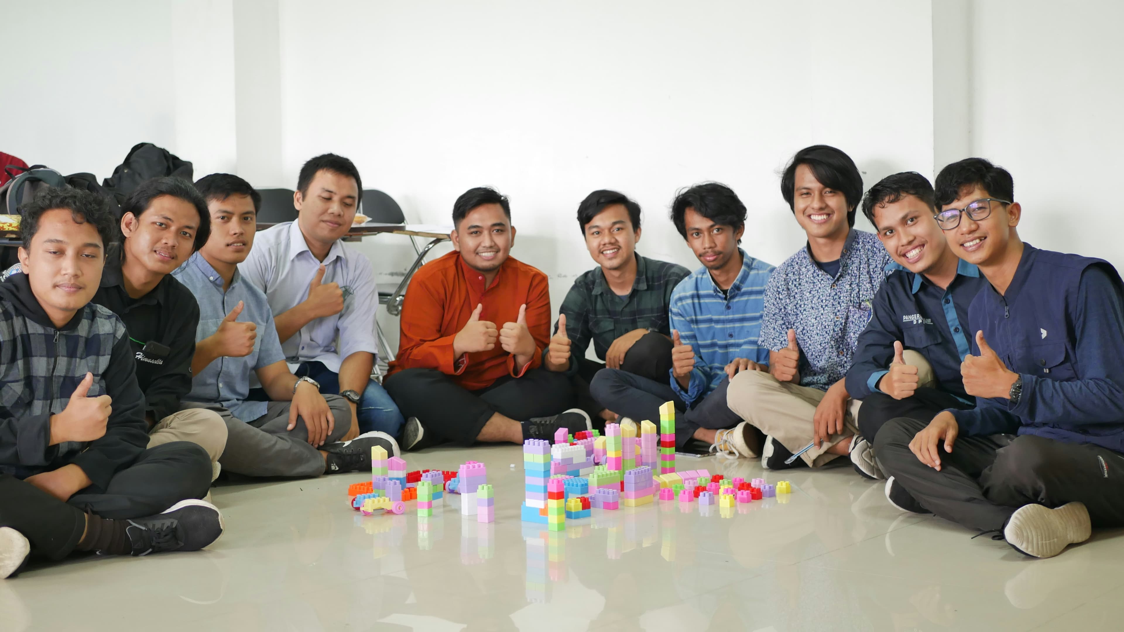 First-time founders from diverse backgrounds learning together